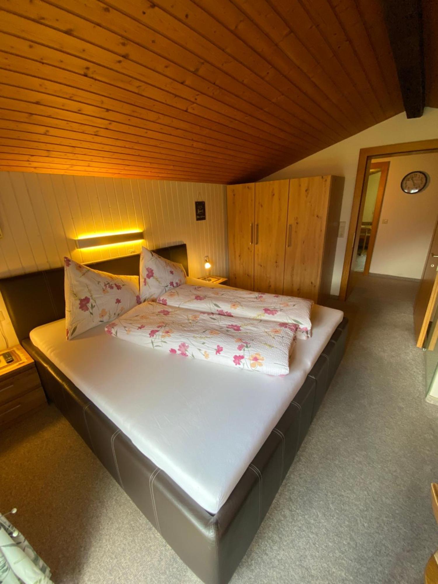 Gaestehaus Hoeck Schruns Bagian luar foto